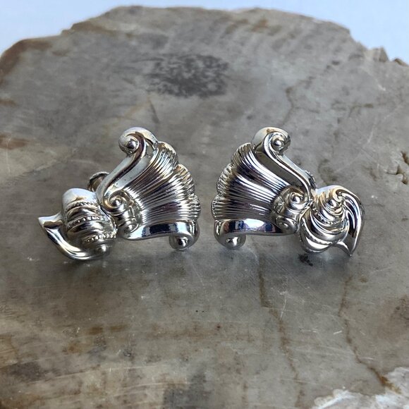 VTG Wallace Sterling Silver Hollow "Romance Of The Sea" Screwback Earrings - Picture 11 of 16